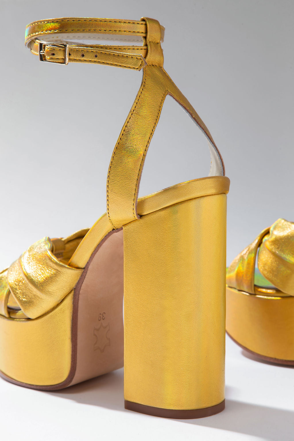 ZASA, Gold