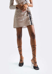 FINN, Black